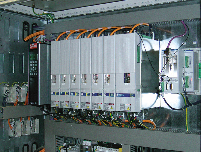 Seven servo drives help coordinate this complex motion.