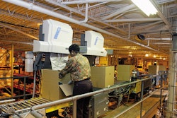 Typically one of the two side-by-side SpeedyPacker systems is used at a time. But if volumes dictate, two can be used simultaneo