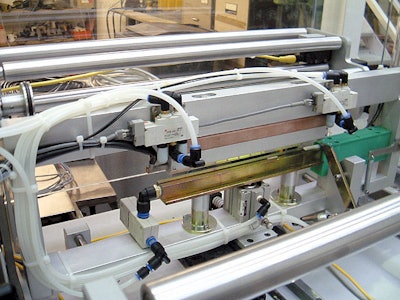 On the zipper applicator module a motion controller and two servo drives control both zipper feed and the linear motor that driv