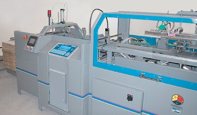 This case erector is equipped with integrated case-printing technology.