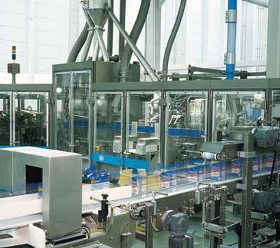 Moving spouts (inset) travel with the bags as they fill three bags simultaneously. The entire packaging line (above) is controll