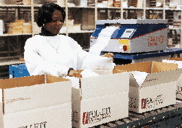 Packers can easily choose how many bags to place in boxes to protect the books. This system makes it easier for packers to use