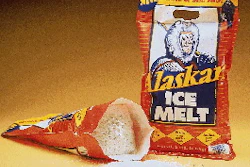 By holding a die-cut handle at the top and shaking the bag, users can dispense ice melting compound through a mesh bottom gusset