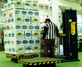 Two side-by-side turntables (below) can now handle all the production from Callery Judge?s new citrus packinghouse. Corner posts