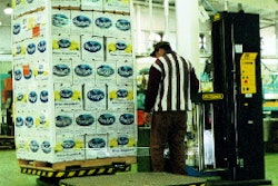 Two side-by-side turntables (below) can now handle all the production from Callery Judge?s new citrus packinghouse. Corner posts