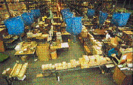 At Shepard?s, the mail order fulfillment house for the Museum, nine packing stations use the water- soluble loose fill. Overhea