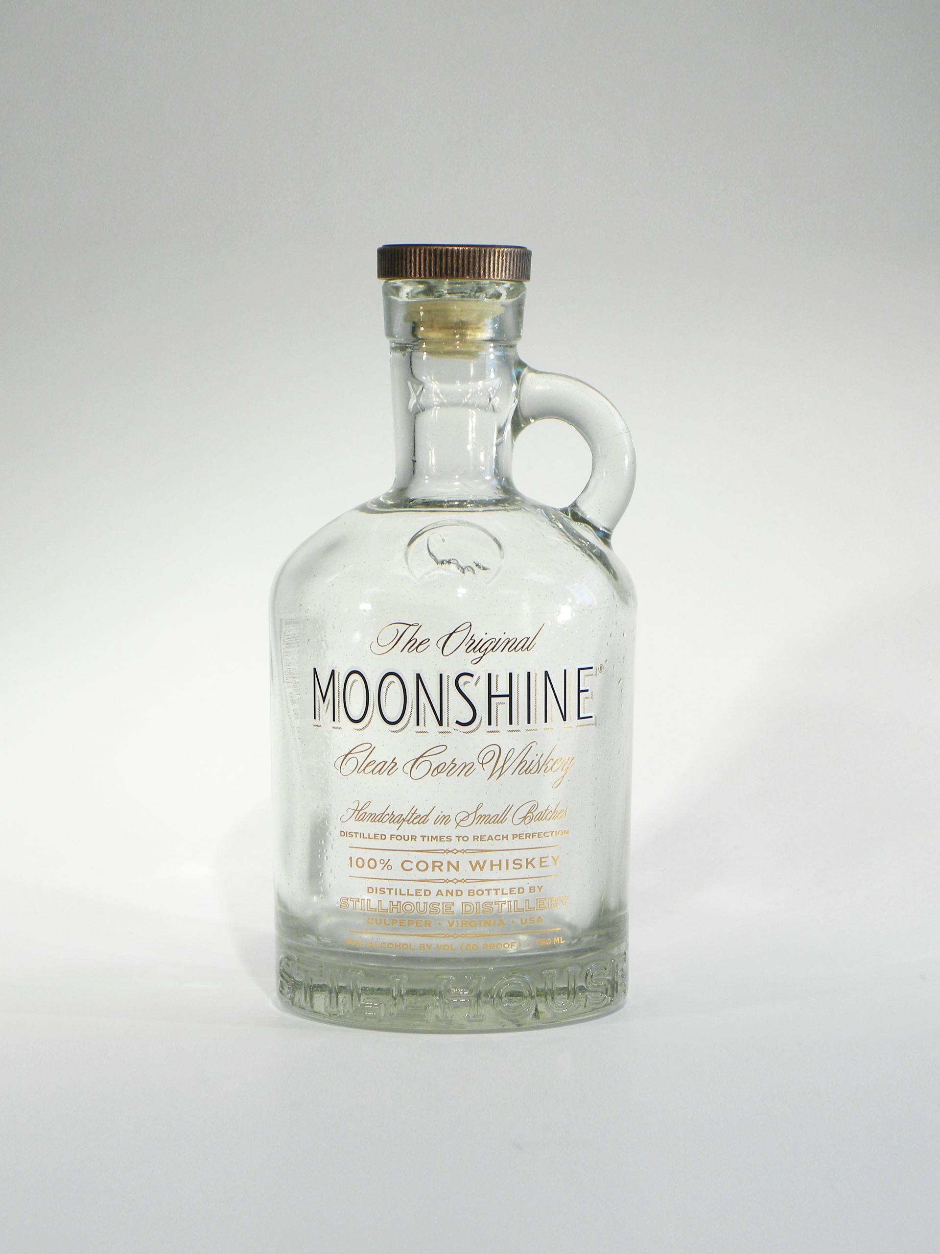 Moonshine перевод. Муншайн. Моншайн алкоголь. Муншайн бутылка. Пакеты moonshine.