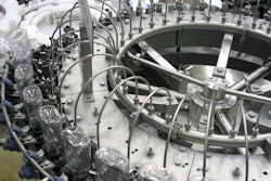 Closeup (above) shows air rinsing.
