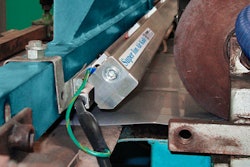 Static Eliminator Neutralizes And Cleans Wide Surfaces