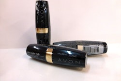 Small, unstable cylindrical packages can be challenging for shrink-sleeve applications.