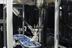 Creates a high-speed pick-and-place cell requiring little floorspace, handling multiple sizes with minimum tooling, allowing efficient size changeovers.