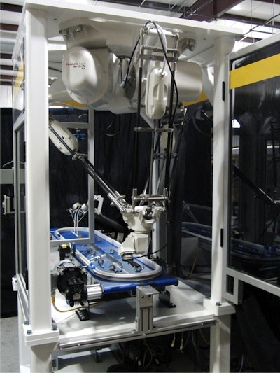 Creates a high-speed pick-and-place cell requiring little floorspace, handling multiple sizes with minimum tooling, allowing efficient size changeovers.
