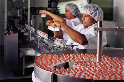 Visual inspection of insulin vials at the Brazilian site in Montes Claros, Novo Nordisk. Source: Novo Nordisk.