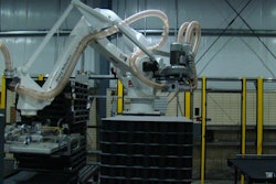 VERSATILE EOAT. The specially designed vacuum EOAT for the empty-can depalletizer can handle a range of surfaces, including slip-sheets, plastic pallets, and steel cans without cross contamination.