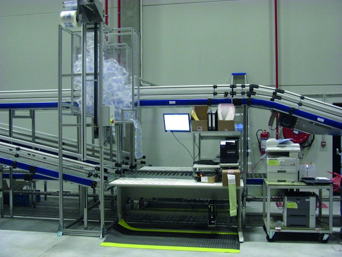 A packing workstation at the Stanley Black & Decker DC in Tessenderlo, Belgium. The sensor-controlled silo is filled with the air cushions.