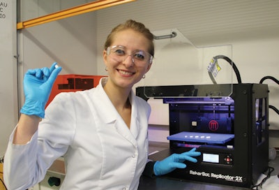 PERSONALIZED MEDICINE. Britain’s University of Central Lancashire is developing a 3D printer that can produce a tablet with precise drug quantities of meds for individuals. Here, student Katazyna Pietrzak holds a 3D-printed theophylline tablet made of 100% pharmaceutical-grade materials