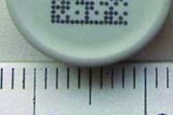 VIAL STOPPER. This image shows a continuous ink-jet code on a vial stopper.