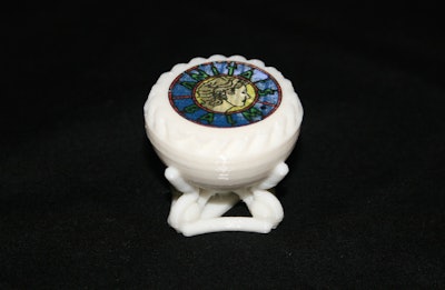The design for the 0.25- and 1-oz lip balm pots is based on an Asian teapot.
