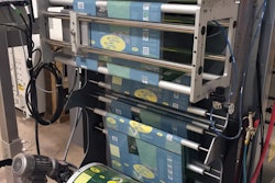 The easy-changeover system is producing flat-bottom bags with center fin seals in bag widths from 190mm to 290mm.