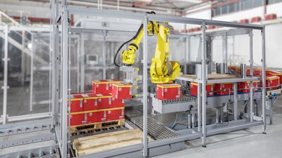 Flexible palletizing system with stretch wrapping