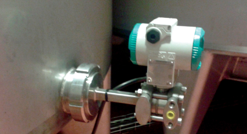 Pressure transmitters measure levels in the storage vessels without enough headroom for the top-mounted radar transmitters.