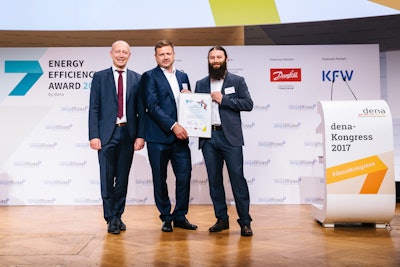 From left to right: Andreas Kuhlmann, Chairman of the dena’s Executive Committee, Dr. Ralph Schneid, Product Management Breweries, Krones AG, Norbert Ottmann, Energy Concepts Consultancy Factories, Krones AG