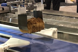 The robotic pick-and-place system with new EOAT loads full, sliced loaves into a thermoformer for MAP packaging.