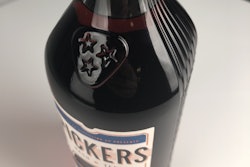 The two sides of the bottle are embossed with the neck of a guitar, giving Pickers a matchless look from every angle.