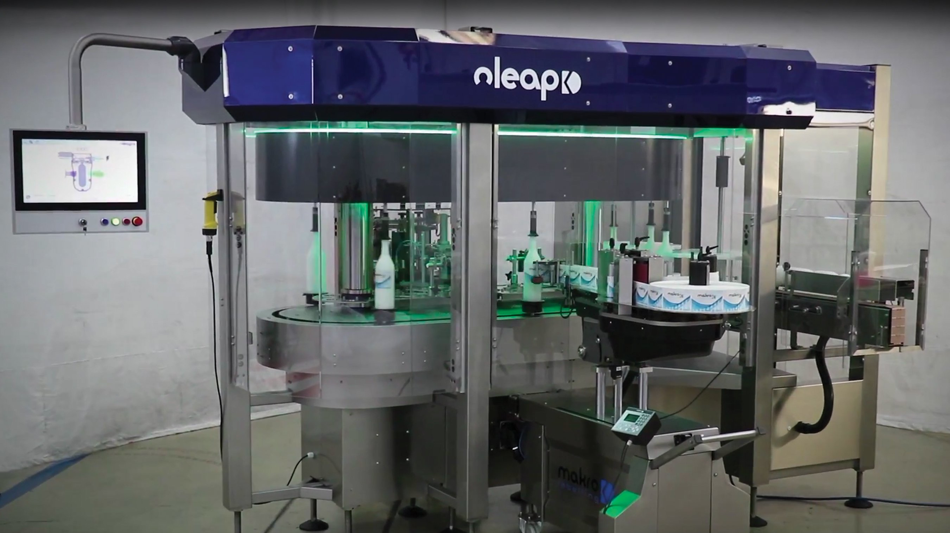 The machine that Makro demonstrated at PACK EXPO International 2018 was equipped with one pressure-sensitive labeling station.