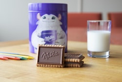 Milka for Loop uses a stainless steel container, decorated with brand characters. This one depicts Yeti.