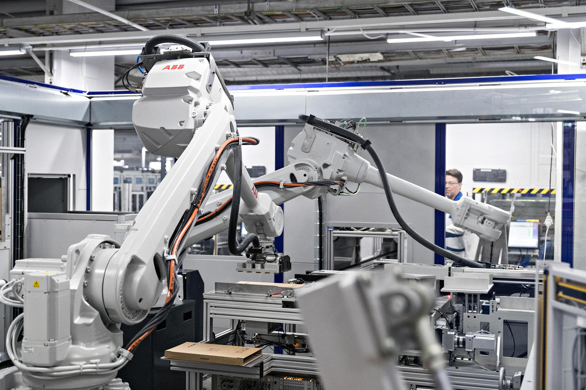 nokia employs 5g in its own factory packaging world