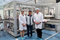 Factory Manager Nguyen Duc Vinh (middle) shows Andreas Rothbauer (right) the OPTIMA DS1 in production.