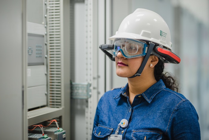 Petrochemical worker sporting Honeywell's Intelligent Wearables.