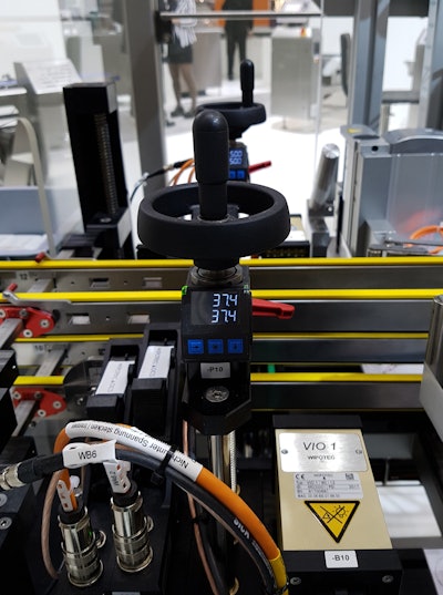 On the TQS machine, cameras verify the DataMatrix codes on the folding cartons. Position indicators display the location of the printhead and camera.