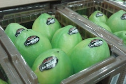 These cases drastically reduce the post harvest losses for mangos, papayas and persimmons, contributing to the reduction of waste in the environment.