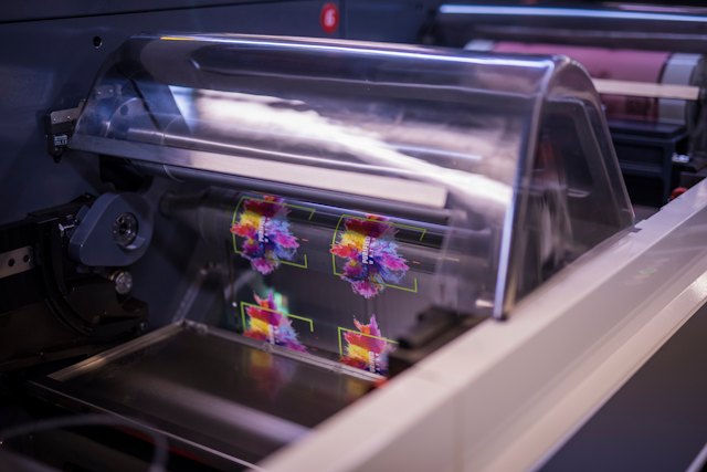 Catapult uses an eight-color UV flexo label press with separations created using Digitally Modulated Screening technology to achieve presswork equivalent to a 350- to 450-lpi screen.