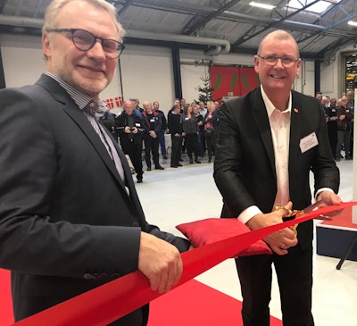 Mayor Gert Jørgensen cut the ribbon and declared the new Painting Line open. The CEO of Kongskilde Industries Mogens Rüdiger (left) assisted.
