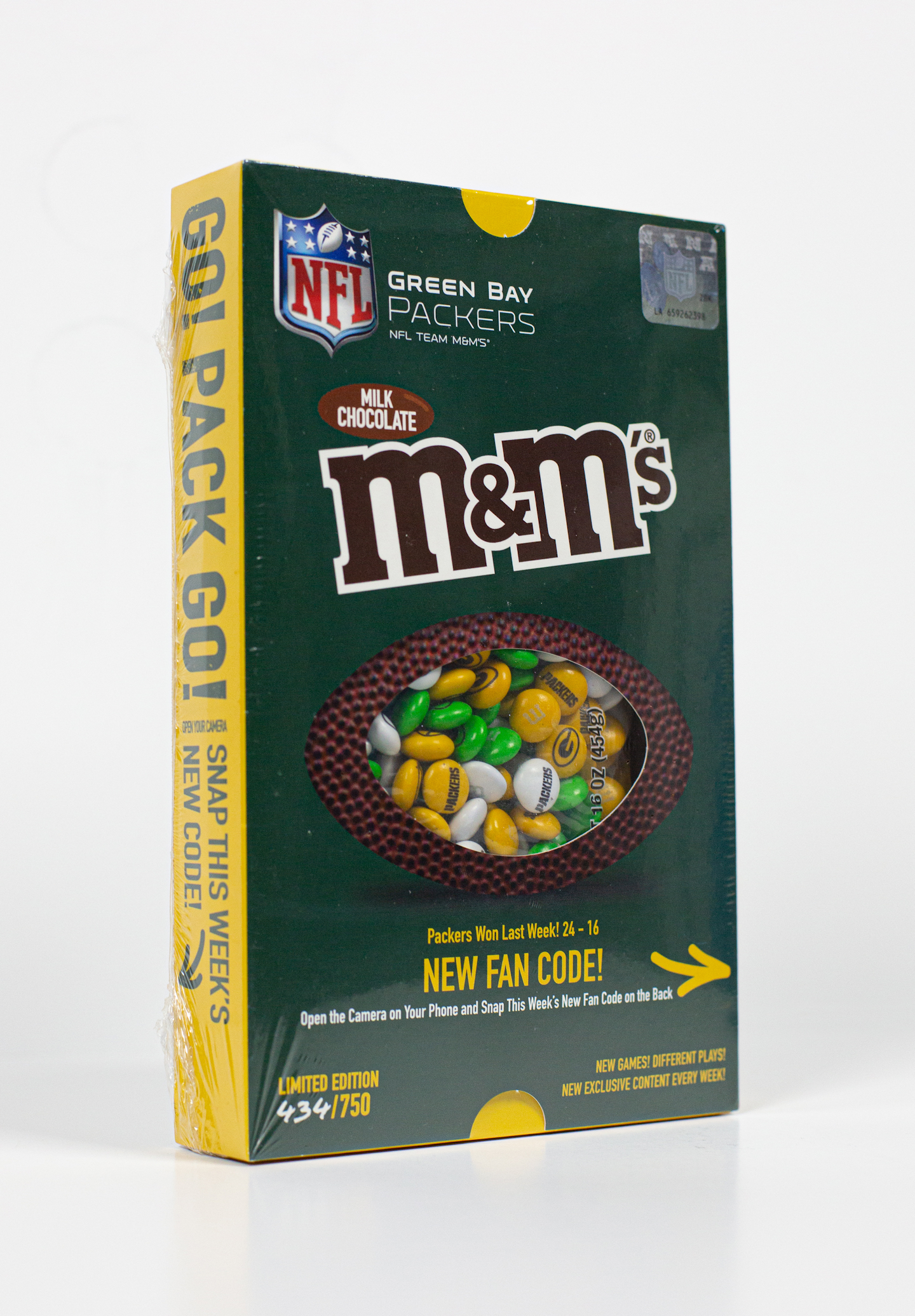 Live From Aipia A Touchdown For Mars Wrigley S Connected M M S Nfl Pack Packaging World