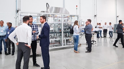 Experts from Optima do Brasil and Quality Machines were available to answer visitors' questions.