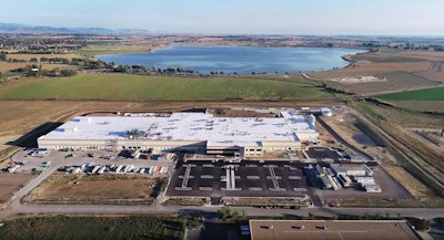In June 2019, Smucker’s started up a state-of-the-art, 400,000-sq-ft greenfield facility in Longmont, Colo., dedicated to making Uncrustables. The plant houses the world’s largest single-line bakery.