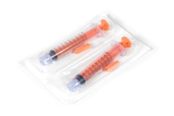 Medical syringe in flexible thermoformed packaging.