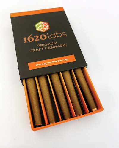 1620 Labs’ child-resistant pack configurations, both containing 0.5-g pre-rolls, include a push-pack carton of five.