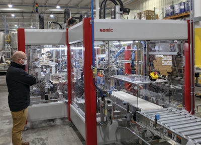 Both standard wraparound cases and a retail-ready format are handled by the case packer.