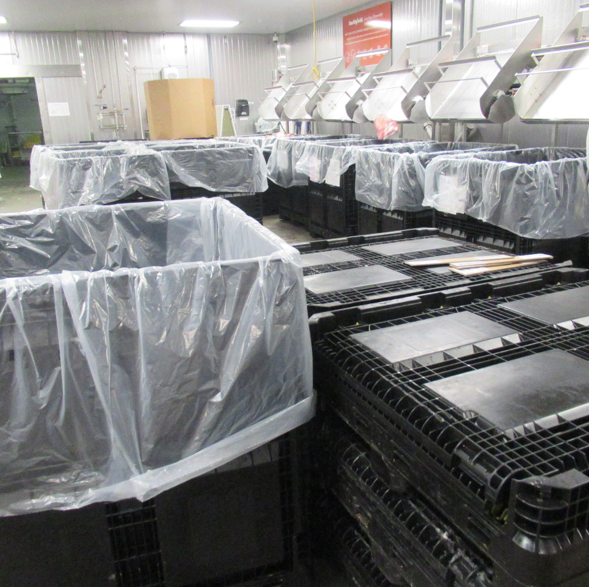 A switch away from cardboard to reusable plastic totes and baskets not only saves money for Smithfield&rsquo;s Sioux City plant, it also reduces cardboard sent to landfill.