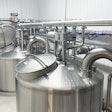 The CIP system has the capacity to clean half the plant, covering 21 different circuit points, and fits in a very confined space in a dedicated CIP room.