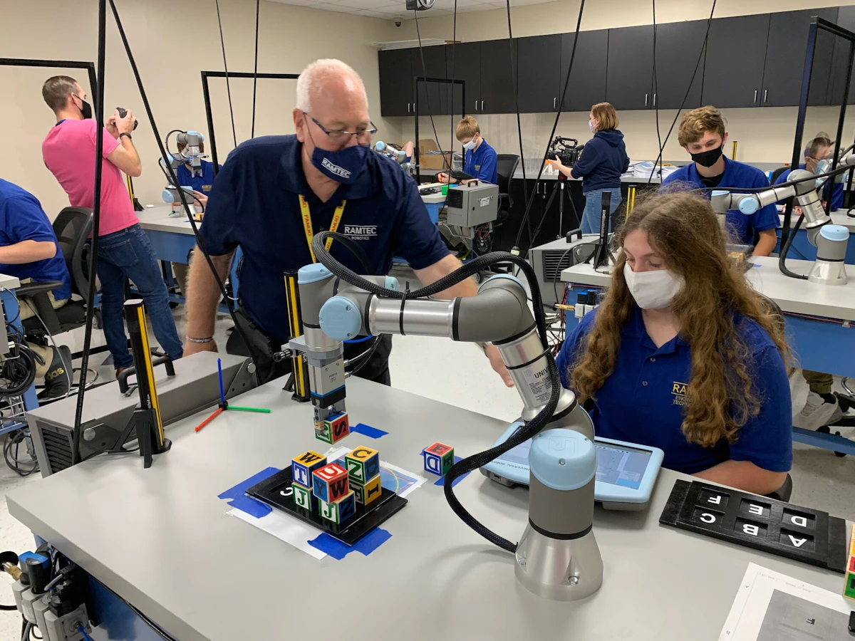 Universal Robots' Cobots Educational Training Programs Endorsed by ARM, Ohio Dept. of Education - Vimarsana News