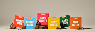 On the front panel of the chocolate bar carton, Super Okay chose bold, bright color backgrounds that reflect the natural brilliance of cacao pods throughout the world.