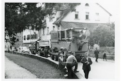 Anlieferung Spritzgussmaschine Battenfeld 3000 1963