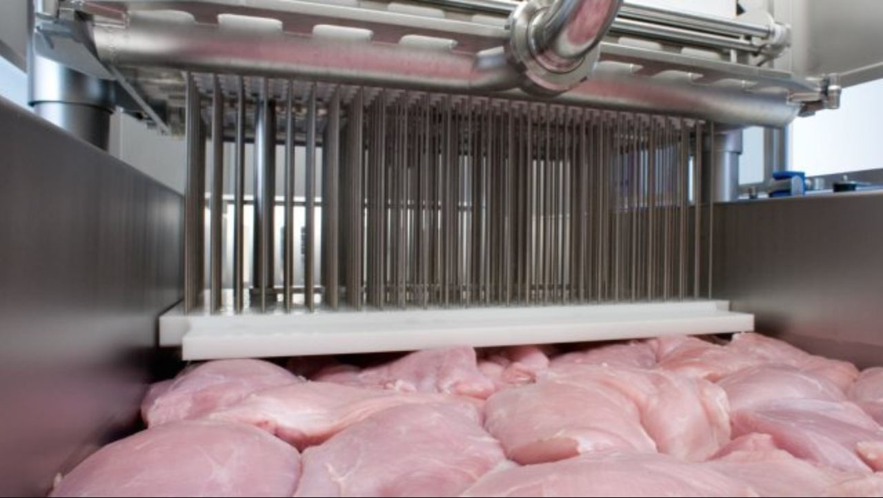 For poultry brine injections, GEA recommends 2 mm injection needles with its MultiJector system for better brine distribution that does not destroy the structure of the meat.