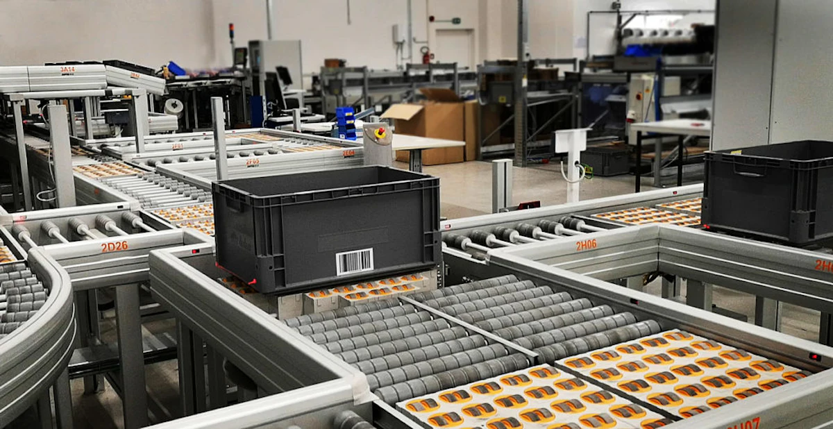 Powered Roller Conveyor From: Dynamic Conveyor - Vimarsana News